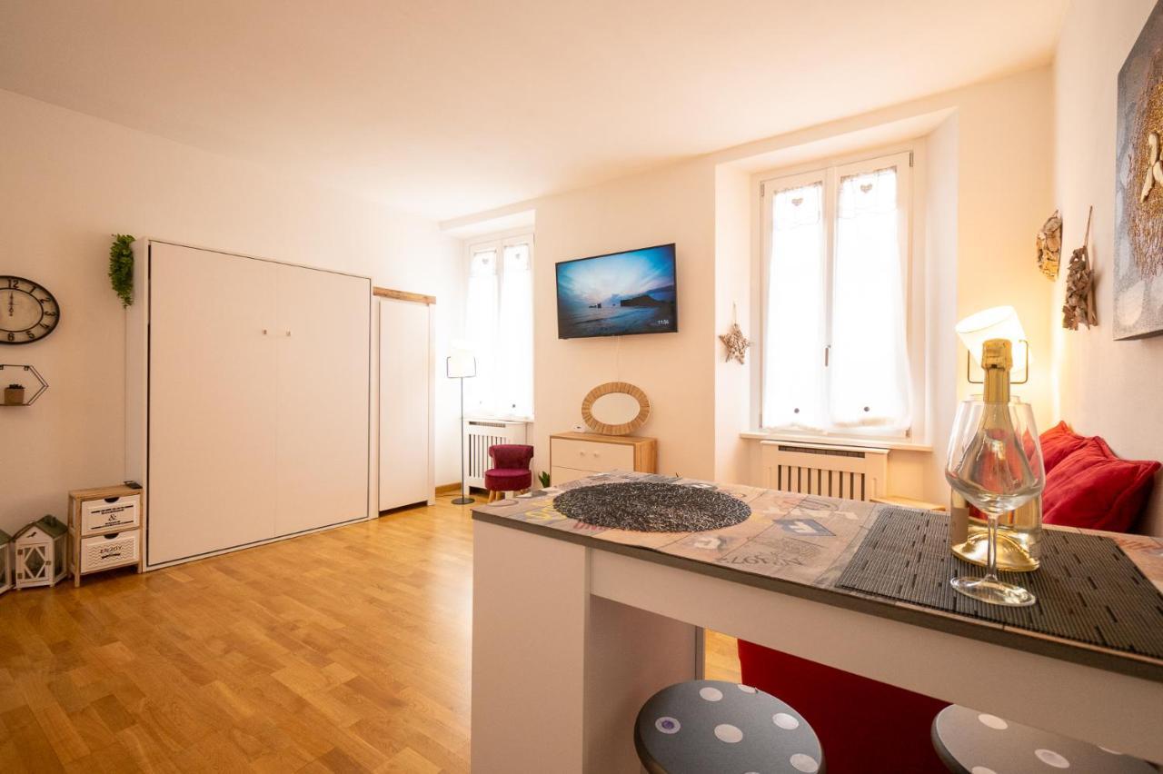 Portatorre Suite, A Charming Apartment In The Heart Of Como, Free Private Parking, Air Conditioning & More! ภายนอก รูปภาพ