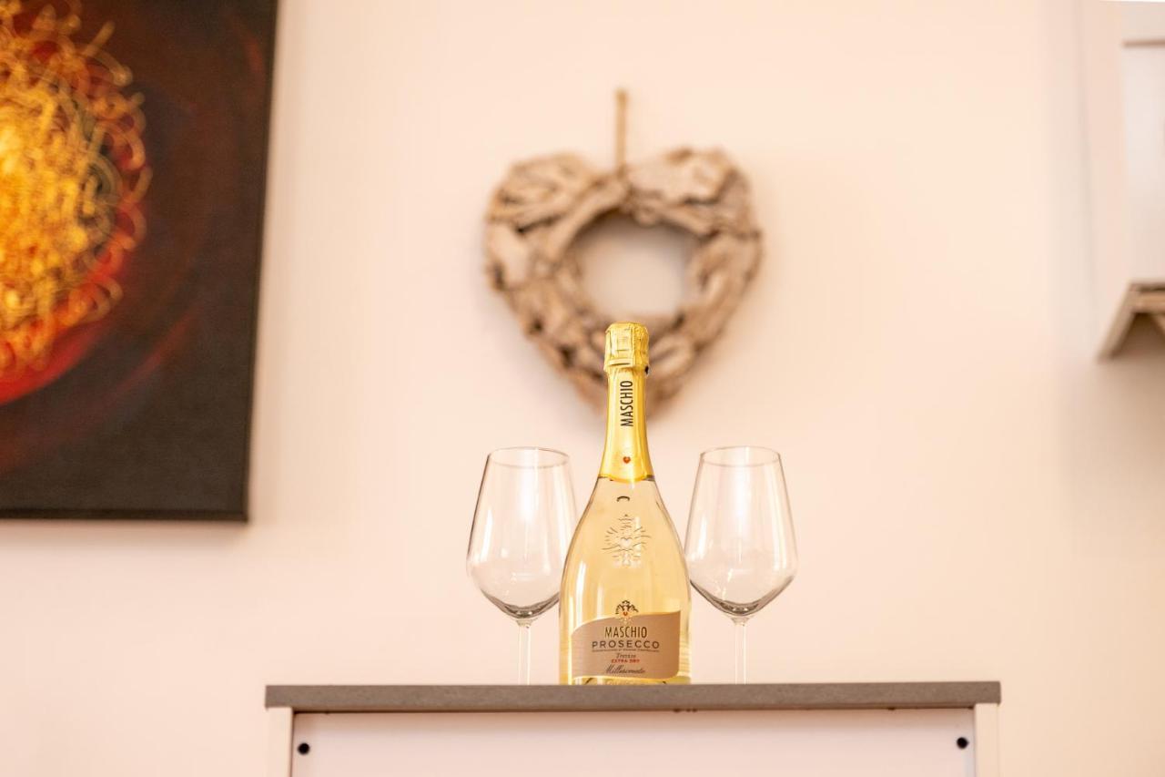 Portatorre Suite, A Charming Apartment In The Heart Of Como, Free Private Parking, Air Conditioning & More! ภายนอก รูปภาพ