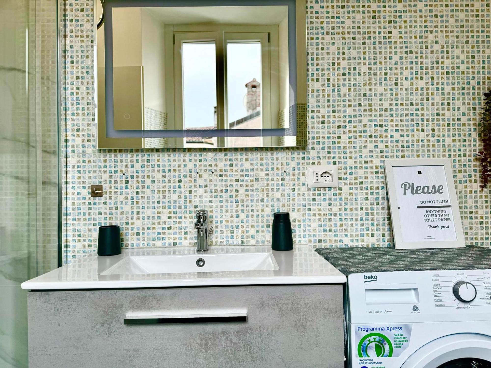 Portatorre Suite, A Charming Apartment In The Heart Of Como, Free Private Parking, Air Conditioning & More! ภายนอก รูปภาพ