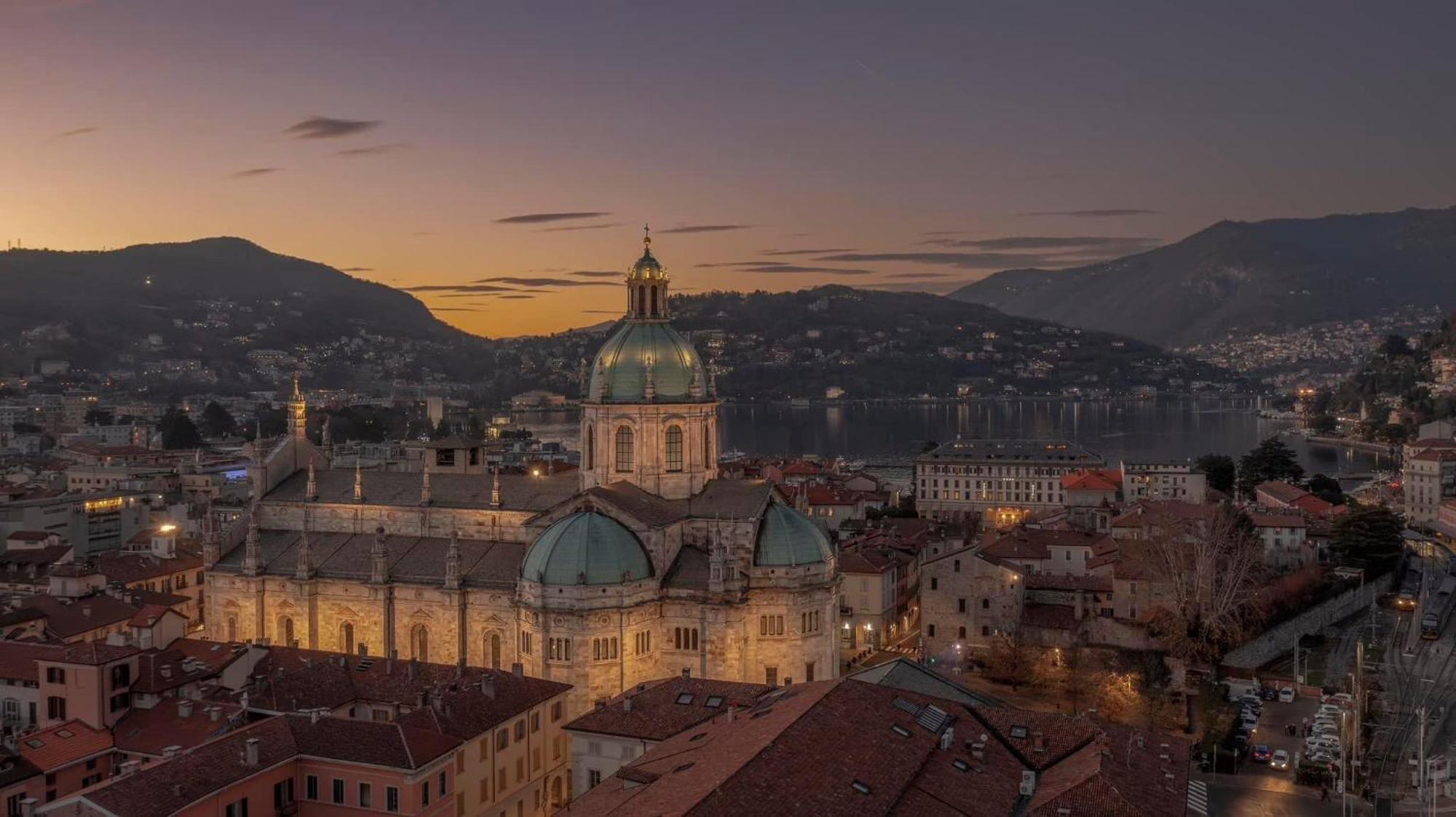 Portatorre Suite, A Charming Apartment In The Heart Of Como, Free Private Parking, Air Conditioning & More! ภายนอก รูปภาพ